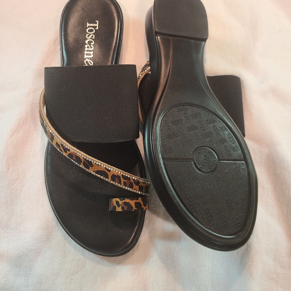 Flat Sandals with animal print and bling